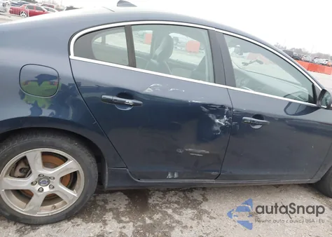 2012 Volvo S60 T5 z USA, uszkodzony, nr VIN YV1622FS0C2039862